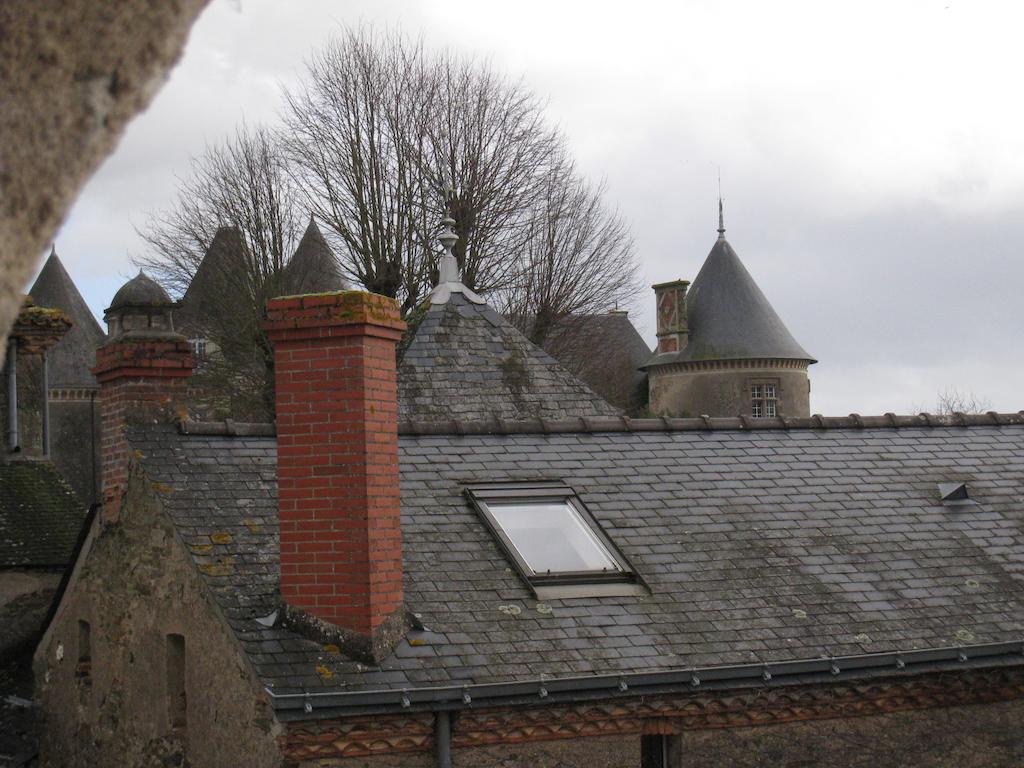 Le Logis Des Tourelles Bed and Breakfast Beaupréau Exteriör bild