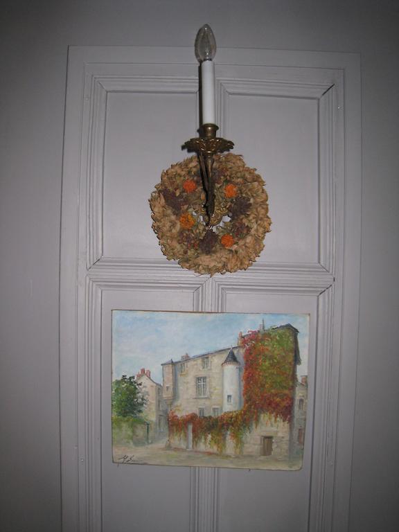 Le Logis Des Tourelles Bed and Breakfast Beaupréau Exteriör bild