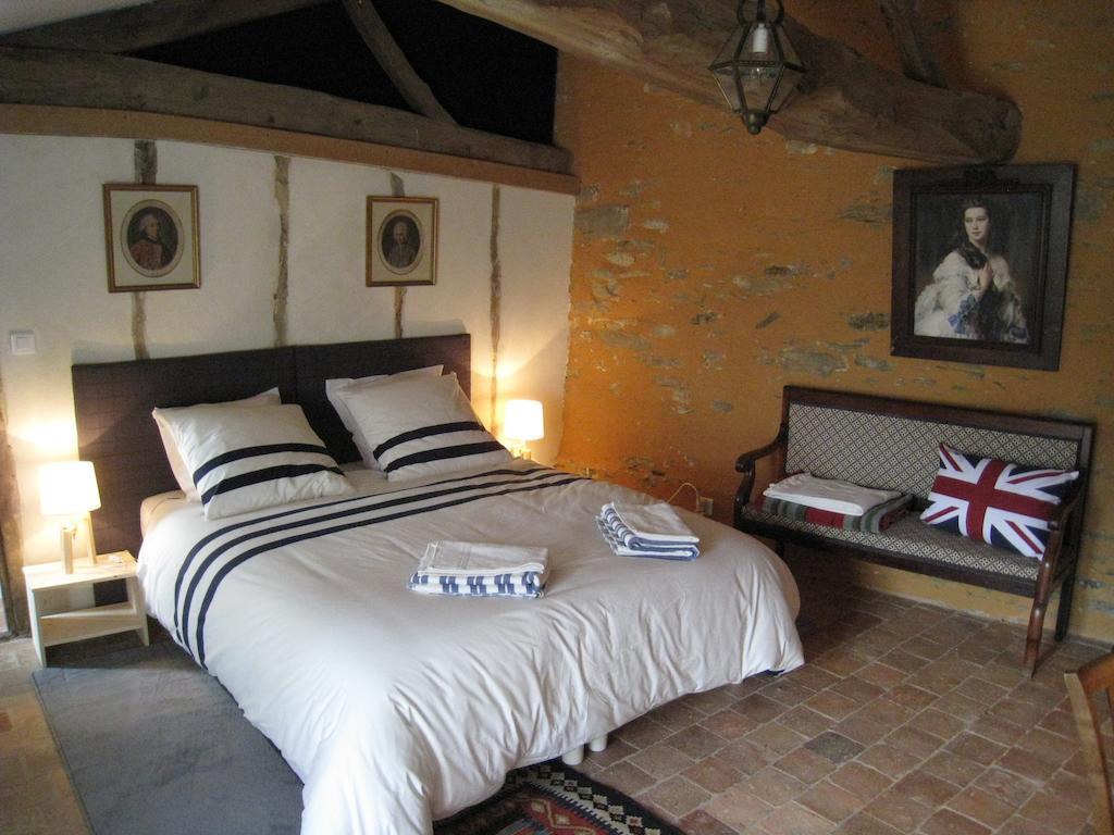 Le Logis Des Tourelles Bed and Breakfast Beaupréau Rum bild