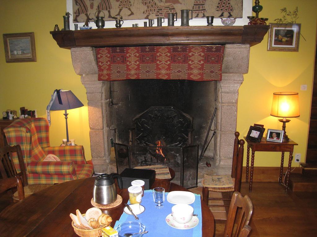 Le Logis Des Tourelles Bed and Breakfast Beaupréau Rum bild